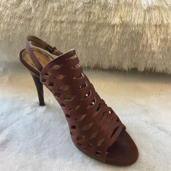 NINE WEST BROWN HEELS - Picture 2 of 4